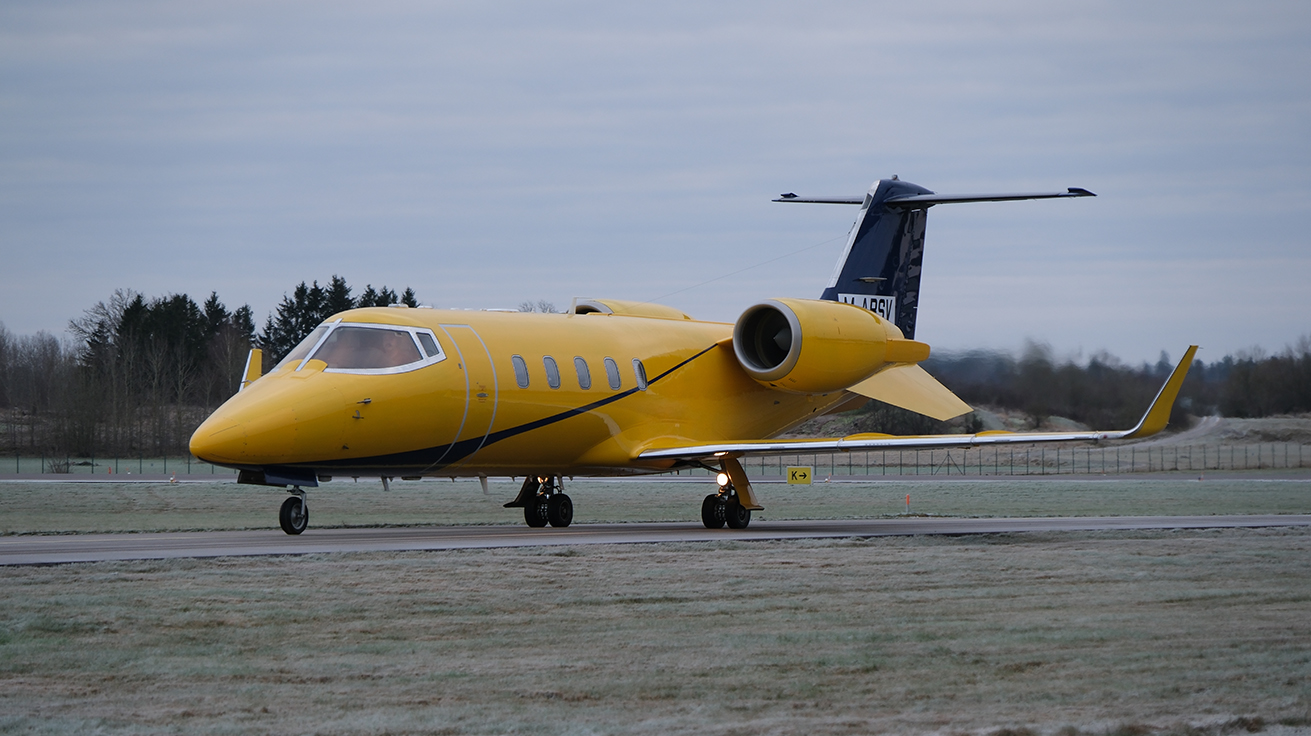 Det sista av tre nya  målflyg, Learjet 60, landar på svensk mark. Foto: Björn Rüden