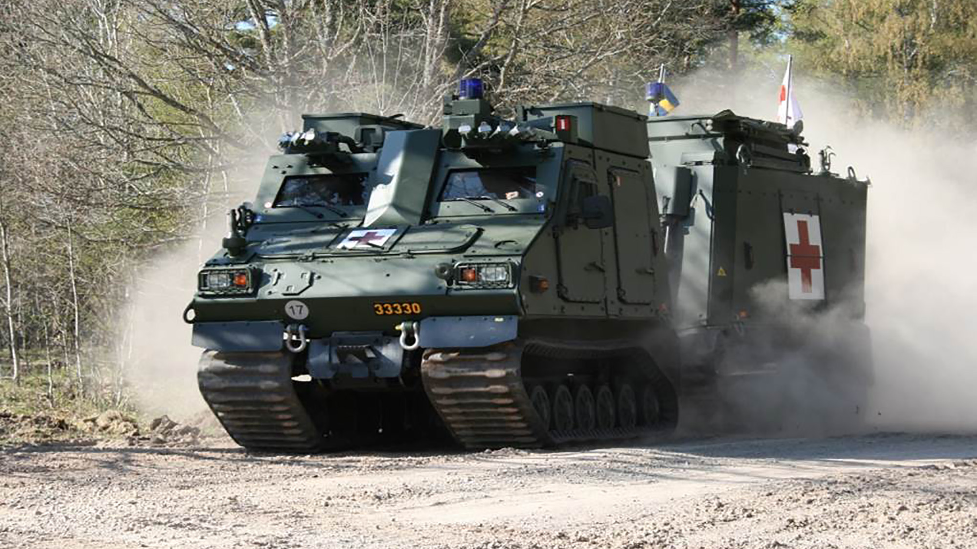 Bandvagn 410, ambulansversion i full fart