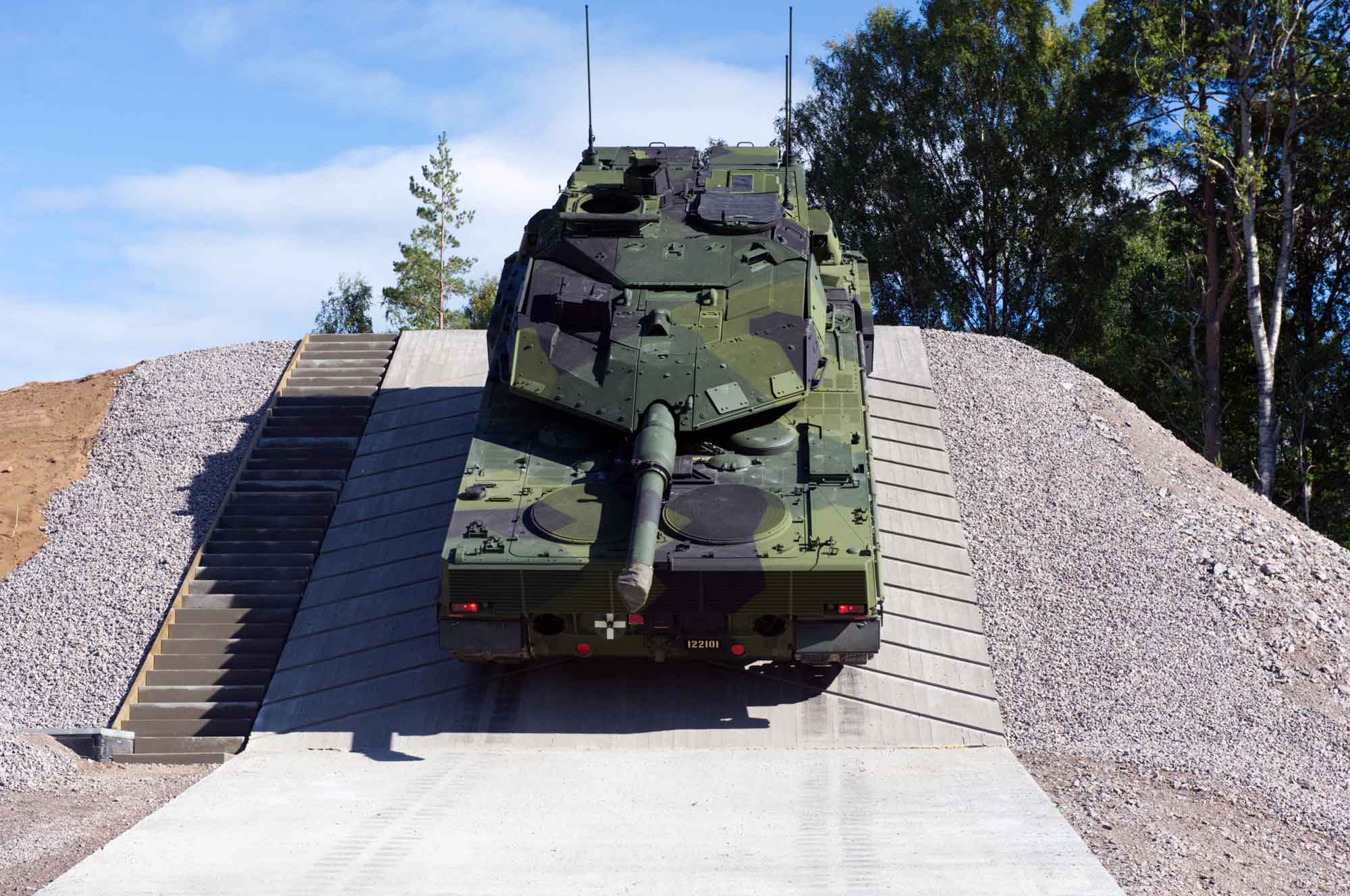 Stridsvagn i 30° lutning.jpg