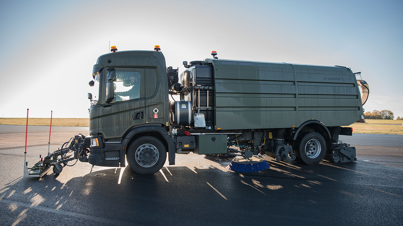 Banrengöringsfordonet är framtaget med särskilt fokus på arbetsmiljö och användarvänlighet. Foto: Lena Bogren/Försvarsmakten