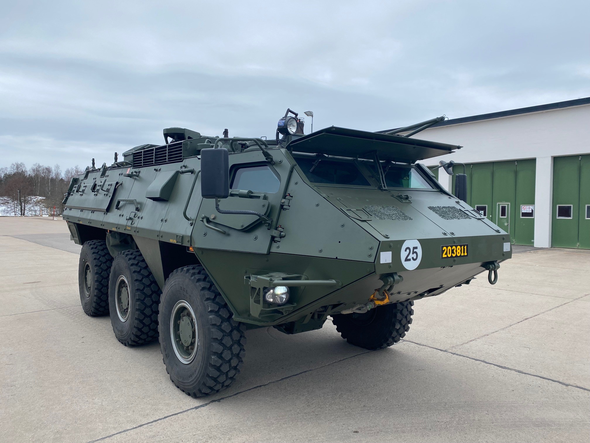 Pansarterrängbil 202 och 203 används av Försvarsmakten som robusta och beprövade fordon, bland annat för trupptransport i svår terräng.