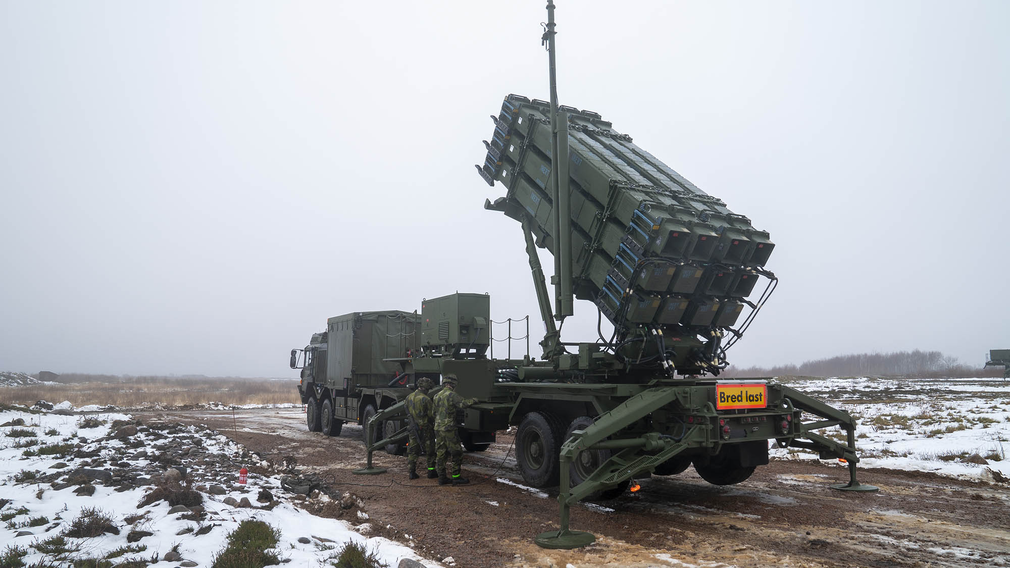 Till Luftvärnssystem 103 har FMV även upphandlat ett eget radiolänksystem och utvecklat en särskild spanings- och eldledningsradar. Det betyder att det svenska systemet skiljer sig från det som används i USA, men enligt Chris Vargas från TAFT-teamet är det inget som försvårar utbildningsinsatsen. Foto: Anders Fall, Försvarsmakten. 