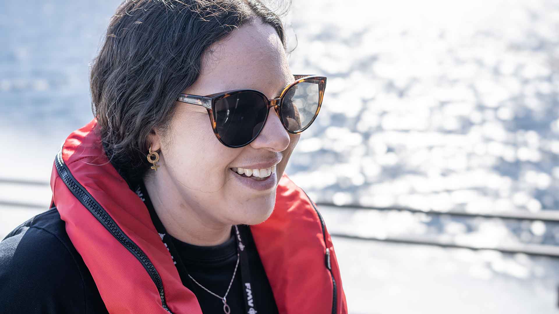 – Det här är en jättebra båt. Den är en helplutonsbåt till skillnad från stridsbåt 90. Den går stadigare i sjön och det bullrar inte lika mycket, säger Johanna Norén, projektledare på FMV:s verksamhetsområde marin. Foto: FMV
