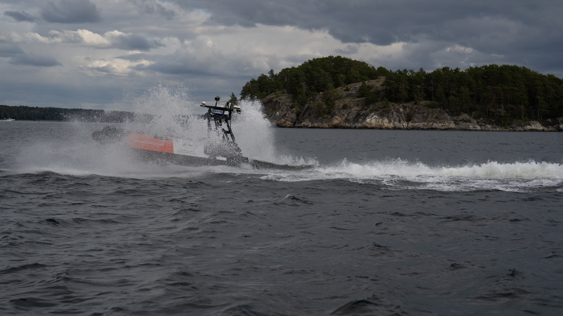 Ett av momenten under proven är att testa nödstoppsfunktionen. Foto: FMV