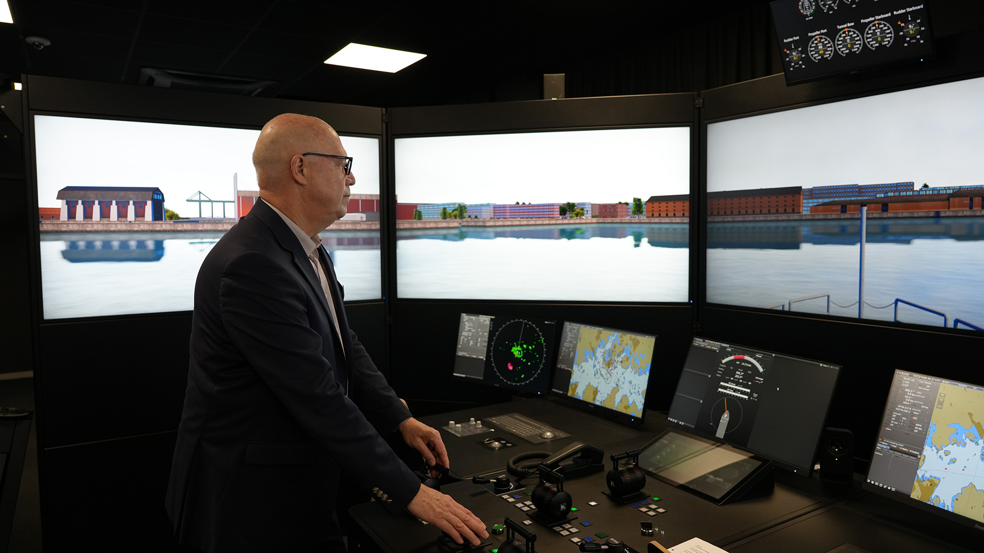 Johan Stjernberg FMV på Nereus simulatorbrygga.