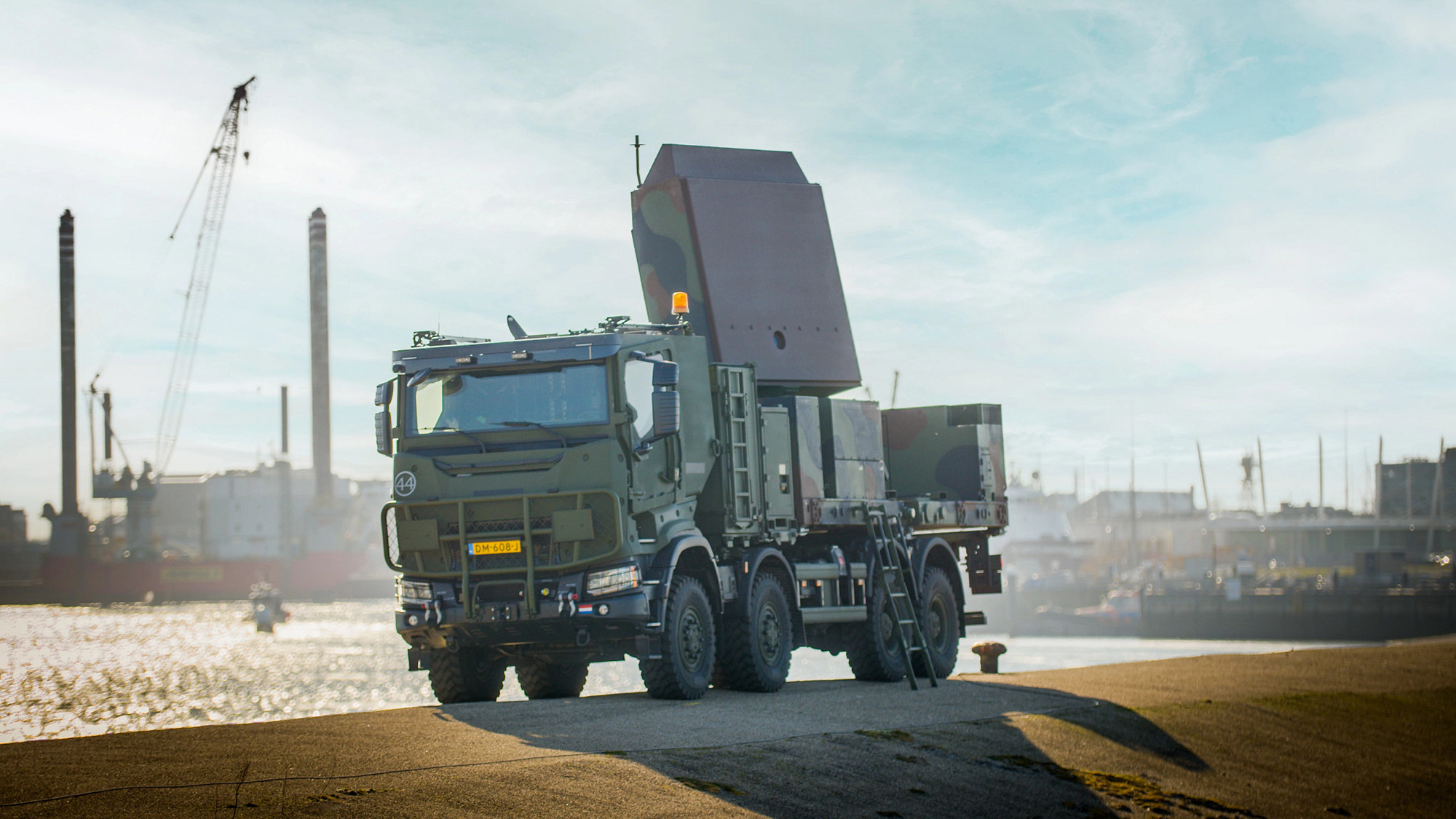Bild på radarsystemet GM200 MMC som är monterat på en lastbil.